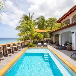  Apartment Atlantis House
